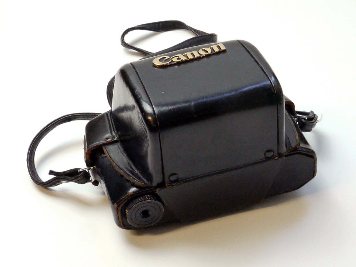 mwclassiccameras-20250221-149 Canon Black leather ER case for the Canon 7/7S, with strap & large front part for use with the Canon 50mm f0.95 Dream lens