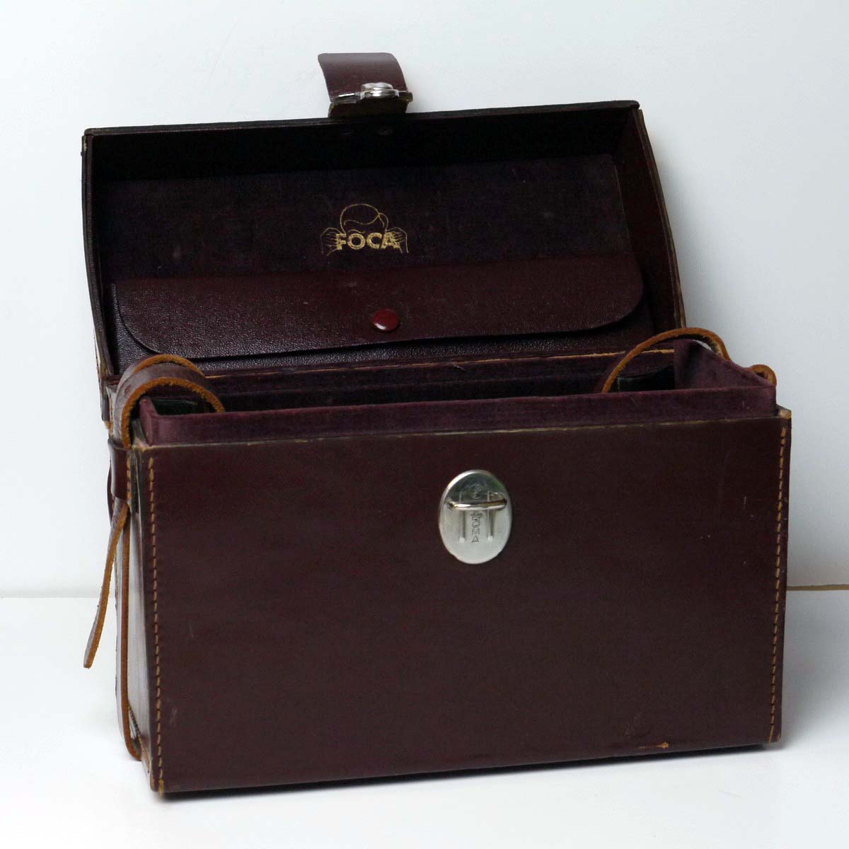 mwclassiccameras-20250228-204 Foca brown leather outfit case, with sections for Camera, filters, accessorie & a removable base panel with mounts for fitting 4 x bayonet mount lenses. UNCOMMON