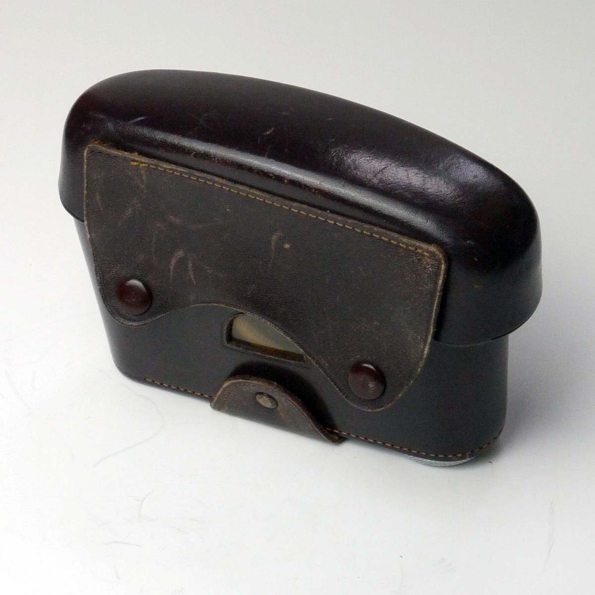 mwclassiccameras-20250307-127 Leitz Brown leather ER case with strap, for M2/M3 with large tripod mount & long nose front
