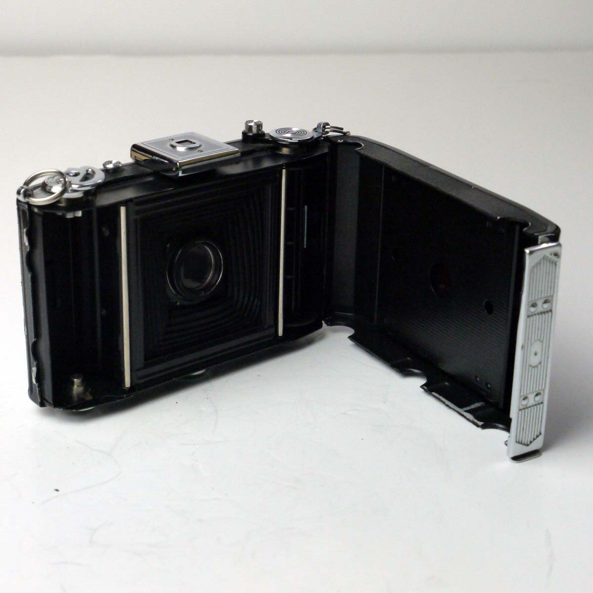 mwclassiccameras-20250307-181 Zeiss Ikon Nettar 515/16 6x6 folding camera with 7.5cm f4.5 Novar-Anastigmat lens + ER case