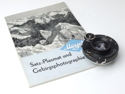 Hugo Meyer & Co Gorlitz Plasmat Convertible lens set with 5 1/4 inch f6 & 8 1/4 inch f11 lenses in Compur shutter with scales marked for the two lenses + Meyer Satz-Plasmat und Gebirgsphotographie 50 page booklet in German. Text & Pictures all about the Plasmat lens