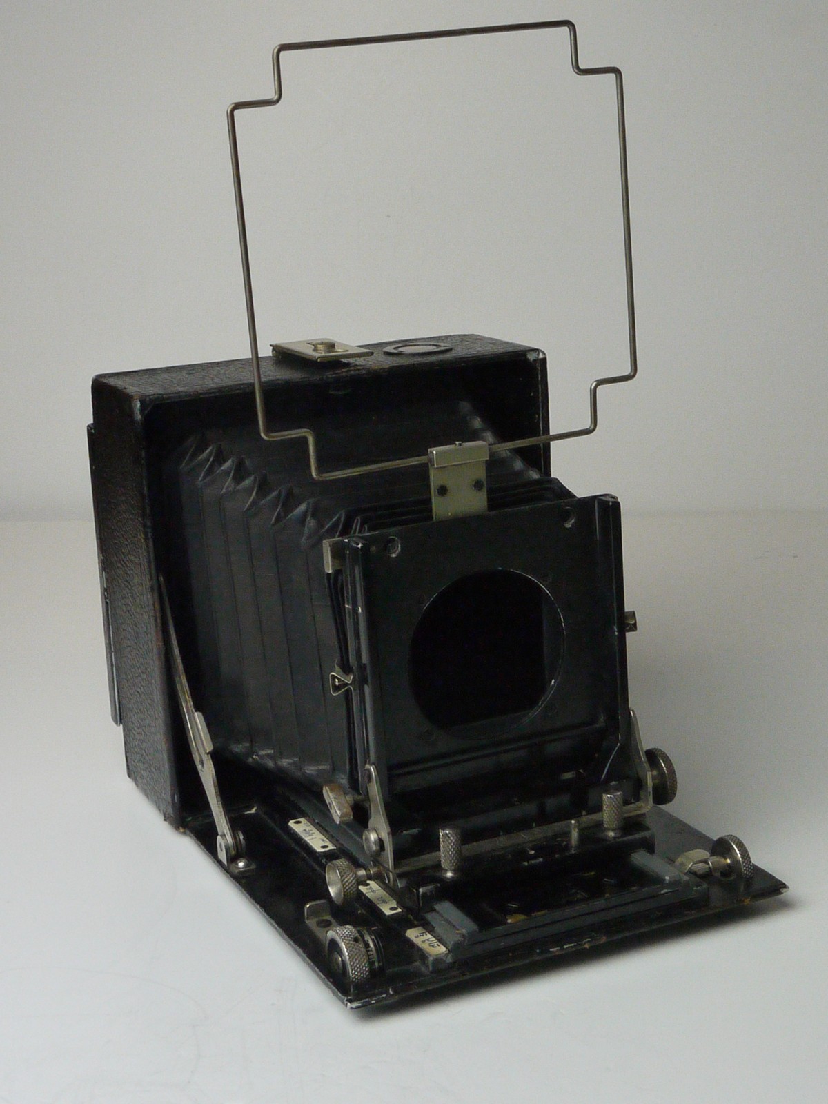mwclassiccameras-20250314-173 Hugo Meyer Silar 10x15 triple extension folding plate camera body c1930
