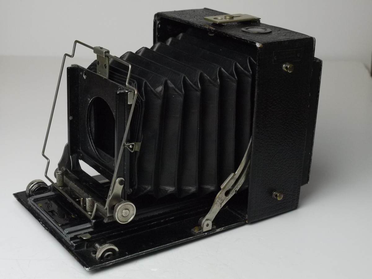 mwclassiccameras-20250314-174 Hugo Meyer Silar 10x15 triple extension folding plate camera body c1930