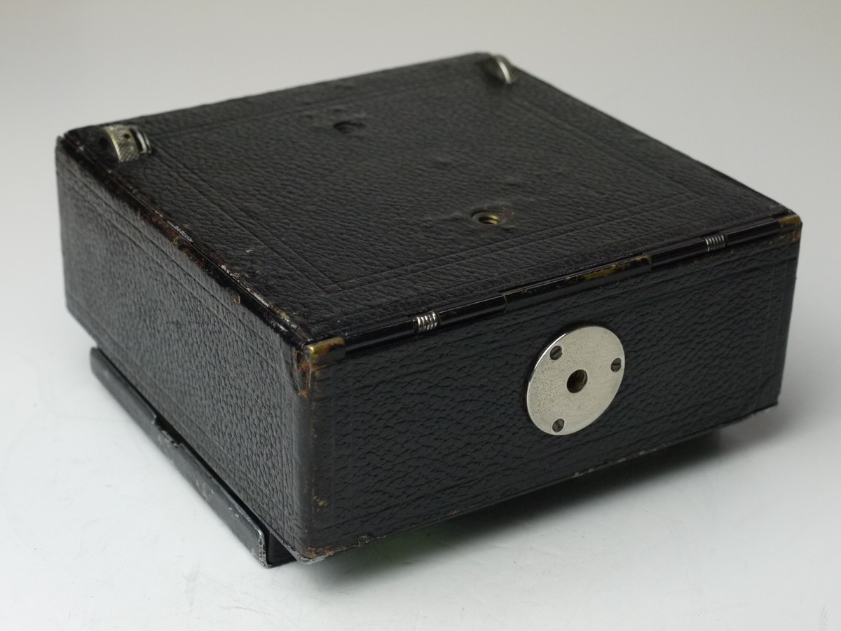 mwclassiccameras-20250314-177 Hugo Meyer Silar 10x15 triple extension folding plate camera body c1930