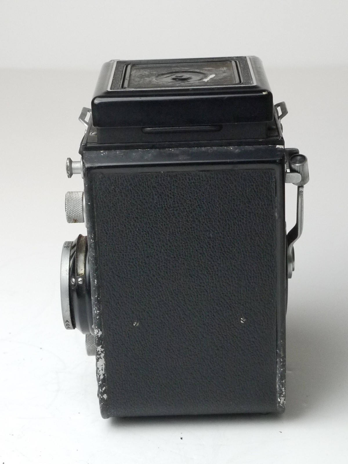 mwclassiccameras-20250314-194 Minolta Autocord 6x6 TLR with 75mm f3.5 Rokkor lens in Seikosha-MX shutter.