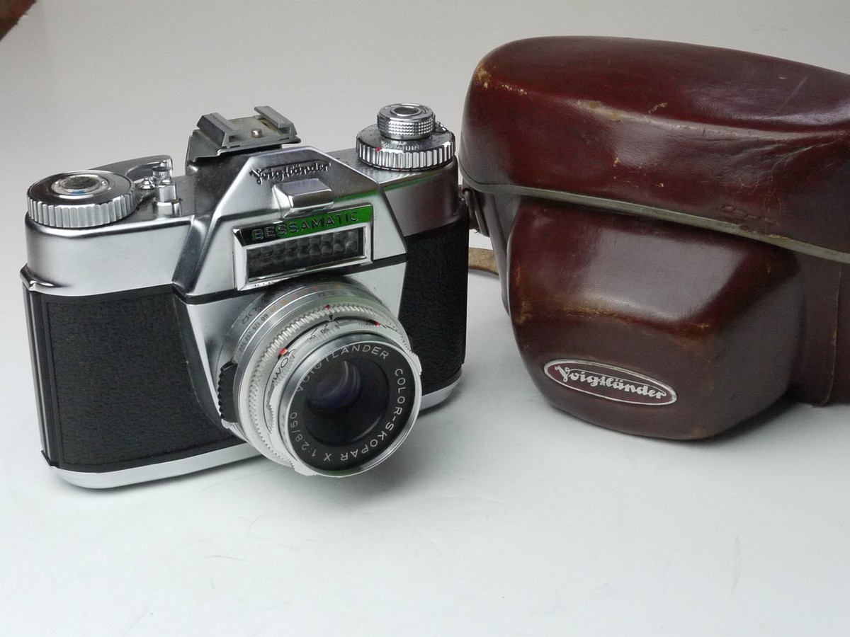 mwclassiccameras-20250314-31 Voigtlander Bessamatic De Luxe 35mm Selenium metered SLR with removable accessory shoe + 50mm f2.8 Color-Skopar X Bessamatic lens & ER case