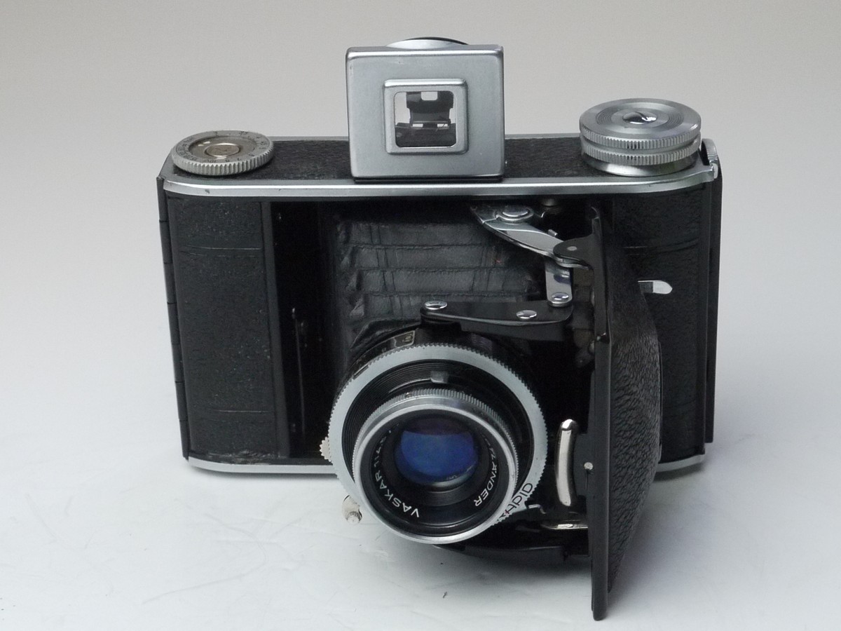 mwclassiccameras-20250314-52 Voigtlander Bessa 66 folding camera with Skopar 7.5cm f3.5 Skopar COATED lens in Compur-Rapid shutter