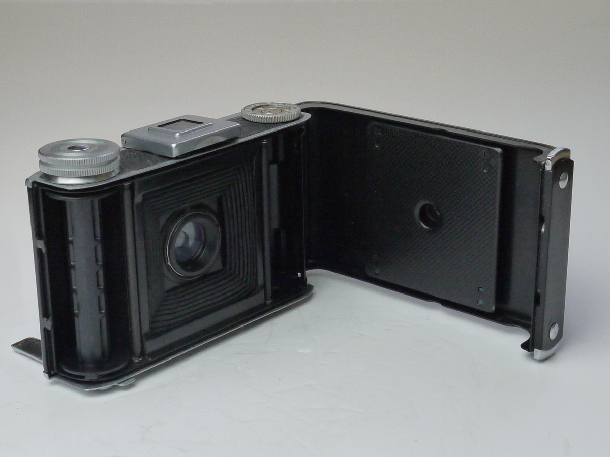 mwclassiccameras-20250314-56 Voigtlander Bessa 66 folding camera with Skopar 7.5cm f3.5 Skopar COATED lens in Compur-Rapid shutter