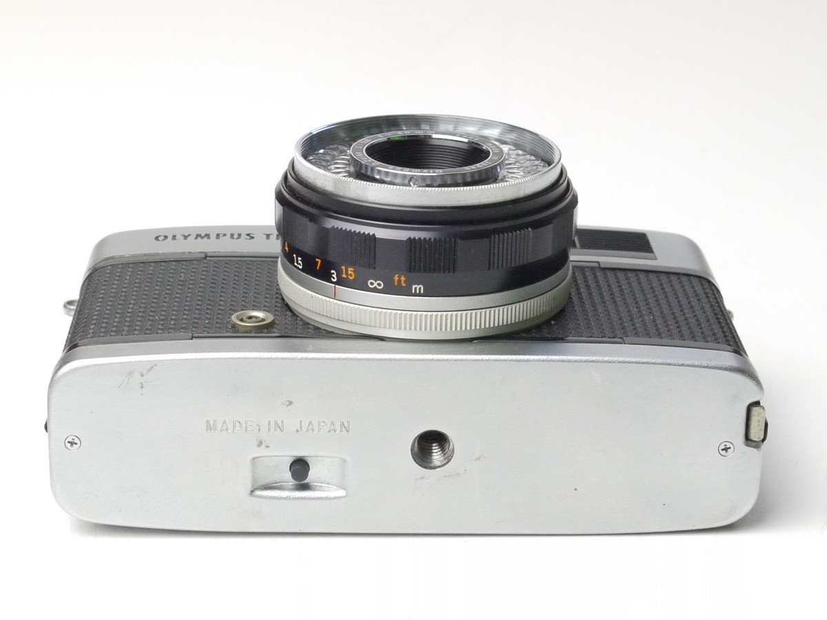 mwclassiccameras-20250321-11 Olympus Trip 35 compact 35mm Point-&-Shoot camera with 40mm f2.8 D Zuiko lens + Skylight filter & Olympus front cap
