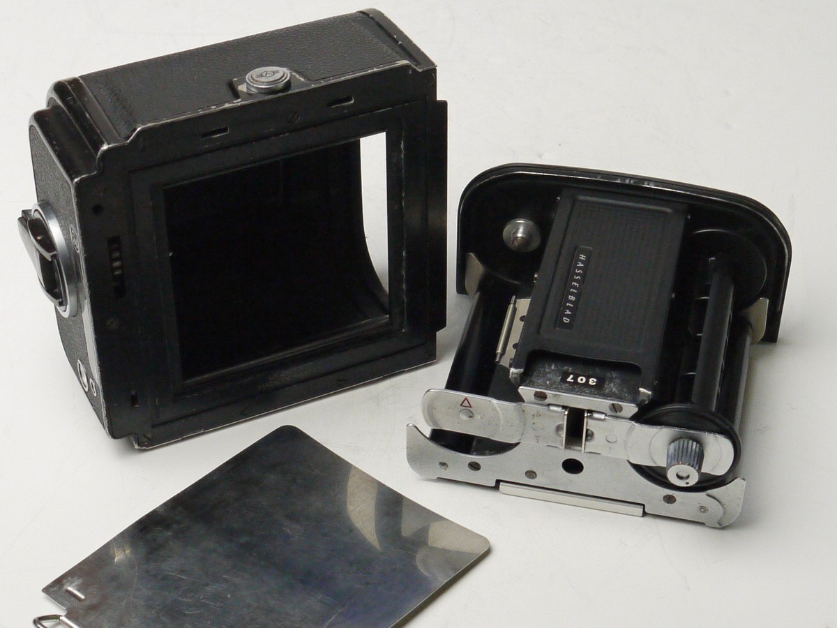 mwclassiccameras-20250321-223 Hasselblad 24-on film magazine back, black with dark slide & matching numbered insert