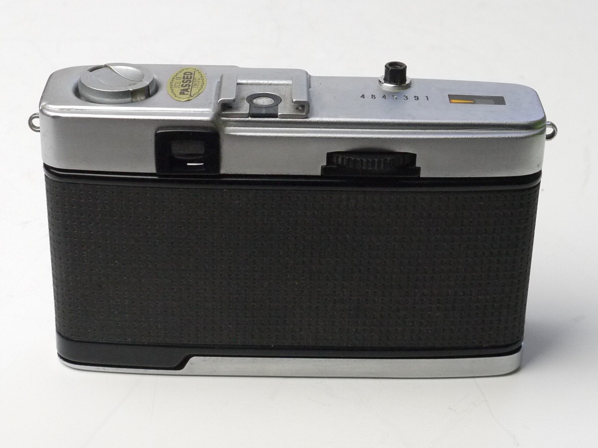 mwclassiccameras-20250321-29 Olympus Trip 35 compact 35mm Point-&-Shoot camera with 40mm f2.8 D Zuiko lens + Skylight filter & Original Instructions