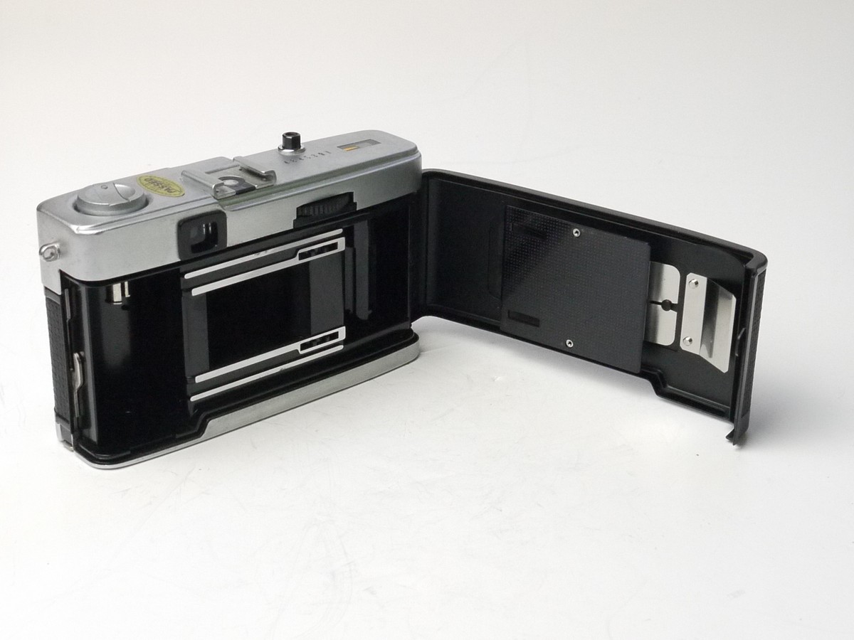 mwclassiccameras-20250321-32 Olympus Trip 35 compact 35mm Point-&-Shoot camera with 40mm f2.8 D Zuiko lens + Skylight filter & Original Instructions