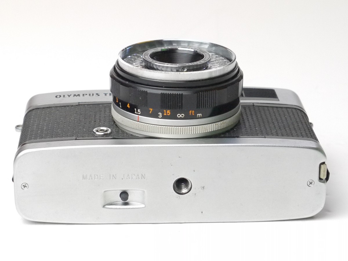mwclassiccameras-20250321-5 Olympus Trip 35 compact 35mm Point-&-Shoot camera with 40mm f2.8 D Zuiko lens + Olympus front cap