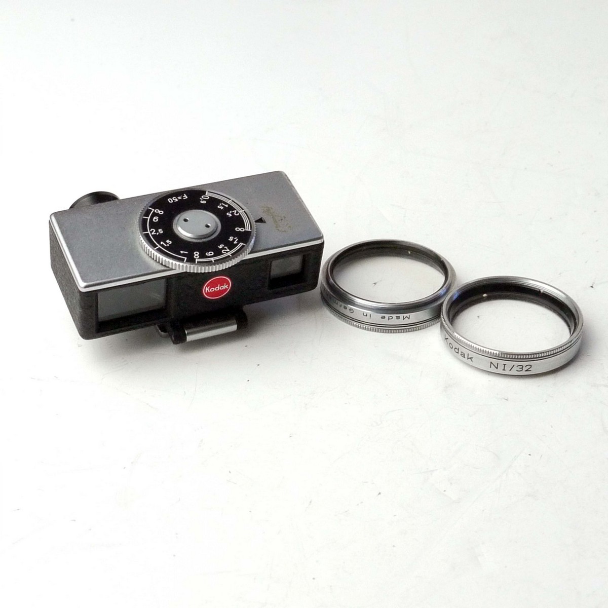 mwclassiccameras-20250404-252 Kodak Close-Up rangefinder/lens set. 32mm screw-in NI & NII lenses + Rangefinder with metres scale. For 50mm lens. All in makers outfit case