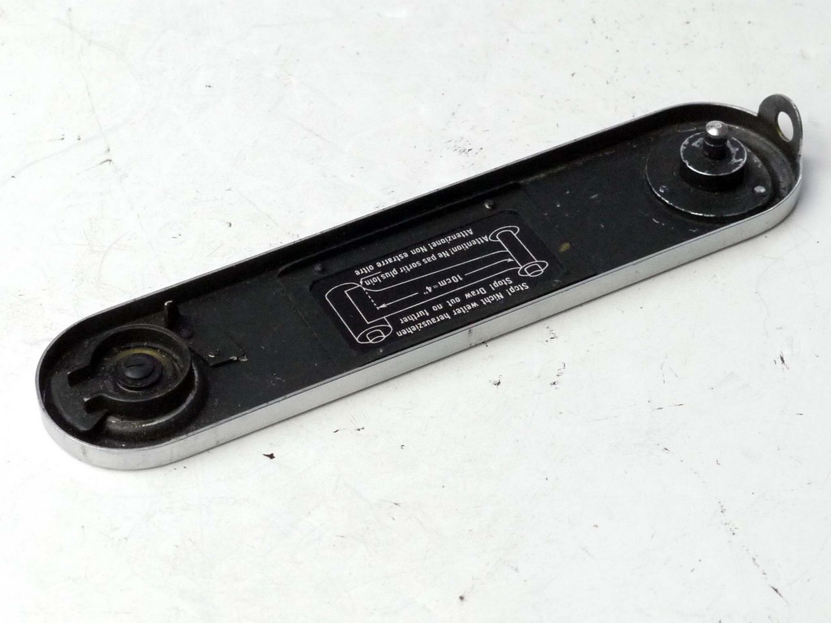 mwclassiccameras-20250404-42 Leitz Chrome Baseplate for the Pre-War Leica II/III/IIIa/IIIb. With large tripod mount