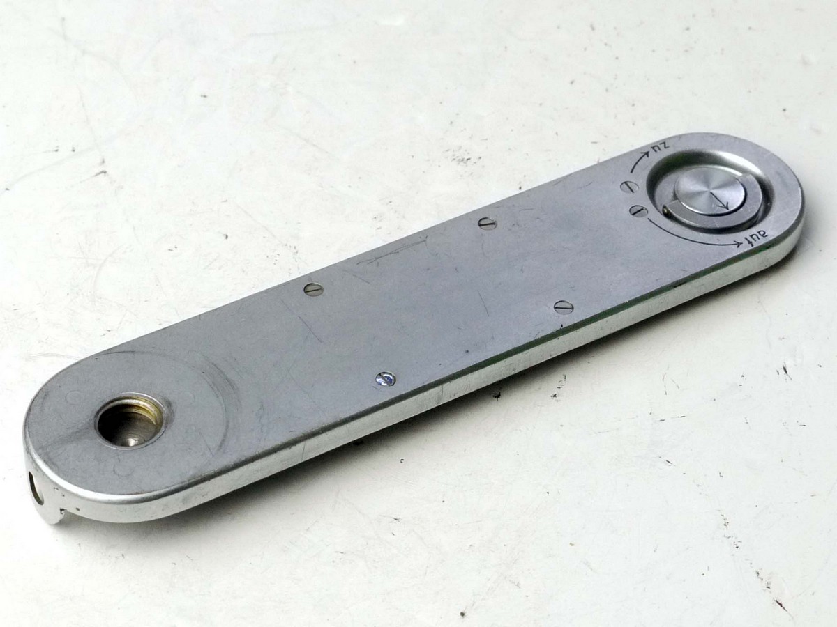 mwclassiccameras-20250404-45 Leitz Chrome Baseplate for the Pre-War Leica II/III/IIIa/IIIb. With large tripod mount