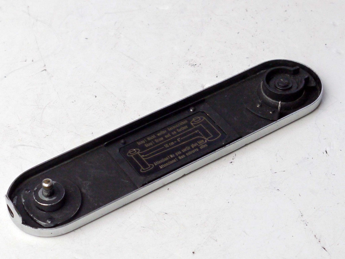 mwclassiccameras-20250404-46 Leitz Chrome Baseplate for the Pre-War Leica II/III/IIIa/IIIb. With large tripod mount