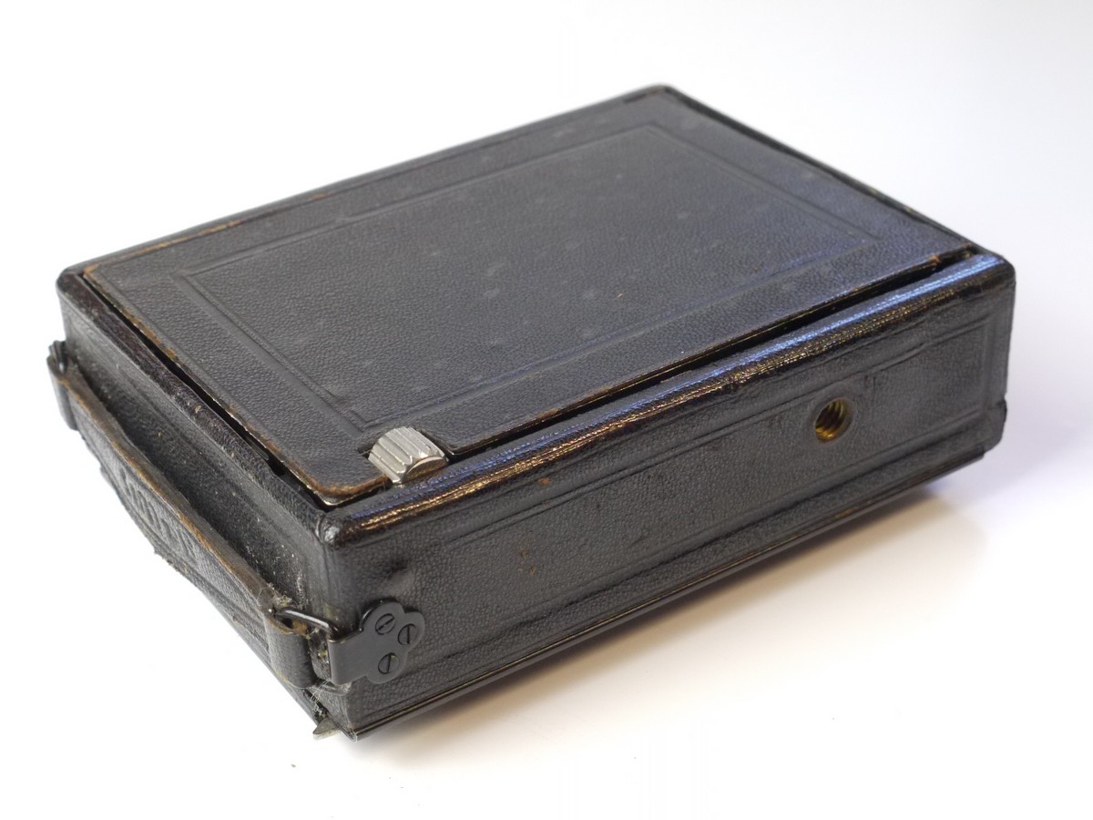 mwclassiccameras-20250411-46 Gallus 11x8cm Folding plate camera c1920's, leather covered wood body with metal baseg, with Hermagis 136mm f6.8 Aplanastigmat + Cable release. UNCOMMON