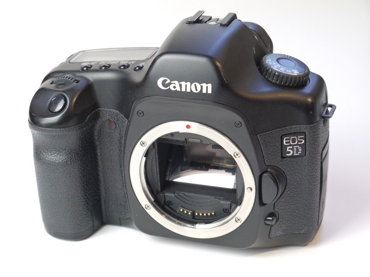 mwclassiccameras-20250411-48 Canon EOS 5D Mark 1 13.3MP DSLR body, with body cap, Battery, Canon CB-5L charger, leads, Canon neck strap, Canon Remote Swithx 60T3 (boxed), instructions & makers box with packaging. NON-WORKING