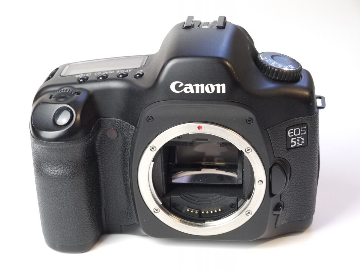 mwclassiccameras-20250411-49 Canon EOS 5D Mark 1 13.3MP DSLR body, with body cap, Battery, Canon CB-5L charger, leads, Canon neck strap, Canon Remote Swithx 60T3 (boxed), instructions & makers box with packaging. NON-WORKING
