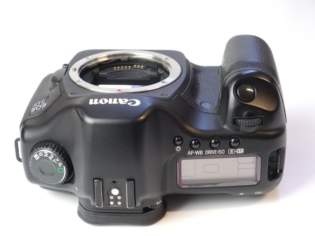mwclassiccameras-20250411-51 Canon EOS 5D Mark 1 13.3MP DSLR body, with body cap, Battery, Canon CB-5L charger, leads, Canon neck strap, Canon Remote Swithx 60T3 (boxed), instructions & makers box with packaging. NON-WORKING