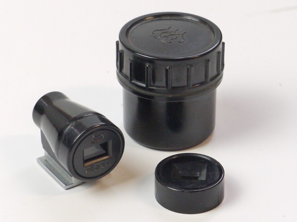 mwclassiccameras-20250418-28 Russian/Soviet Rostov Romz 8.5cm Optical accessory shoe finder, black & chrome + 135mm front fitting frame. With Bakelite case