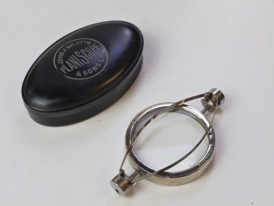John Griffin & Sons Planiscope Portrait lens attachment with spring clip fastening (42-43mm diamter) + Original case