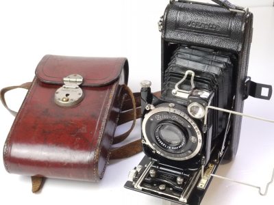 Zeiss Ikon Icarette 551/2 6x9 folding camera with Carl Zeiss Jena 10.5cm f4.5 Tessar uncoated lens in Compur shutter