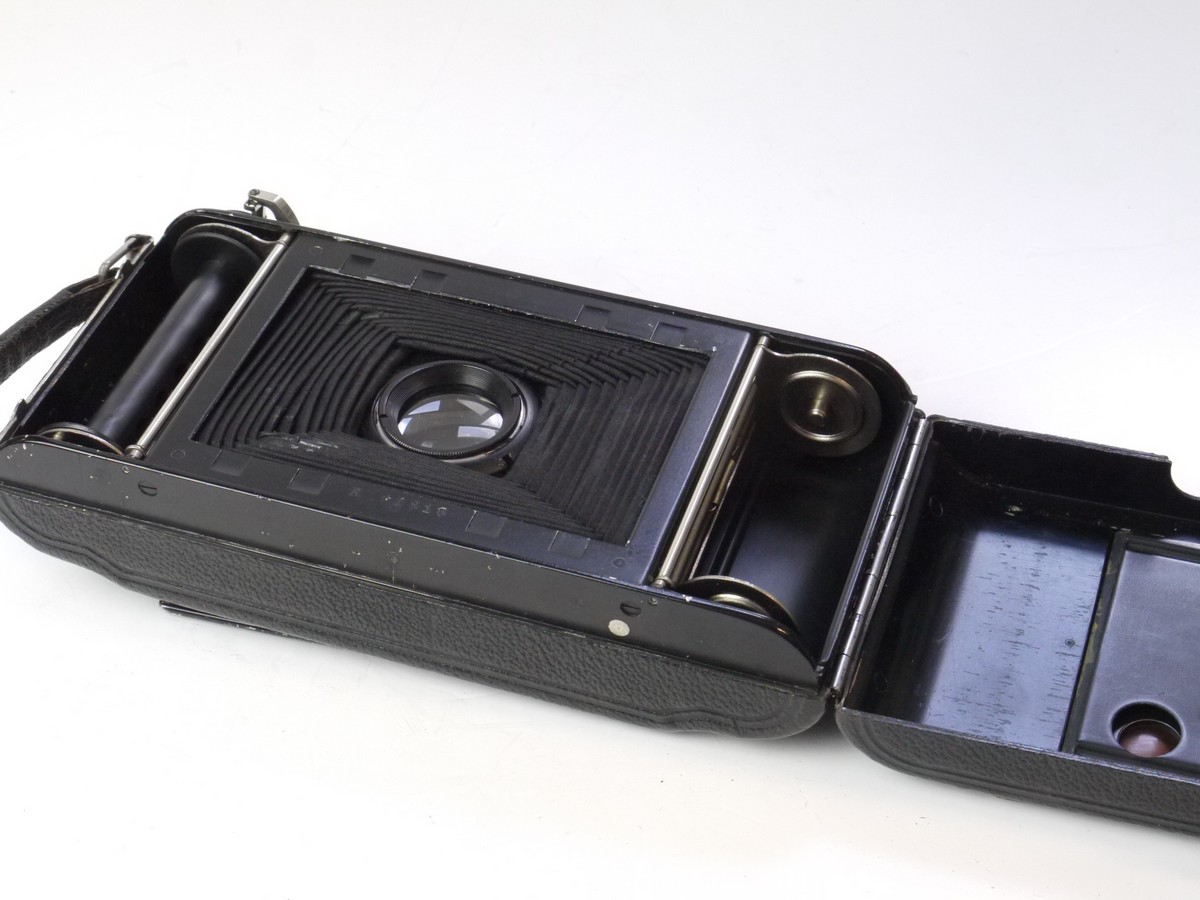 mwclassiccameras-20250425-72 Zeiss Ikon Icarette 551/2 6x9 folding camera with Carl Zeiss Jena 10.5cm f4.5 Tessar uncoated lens in Compur shutter