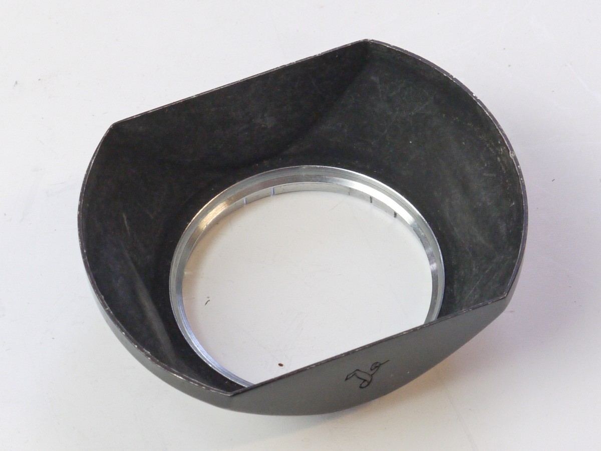 mwclassiccameras-20250425-83 Voigtlander 42mm Push-On Black Metal Square Shaped lens hood for 35mm lens (310/42)