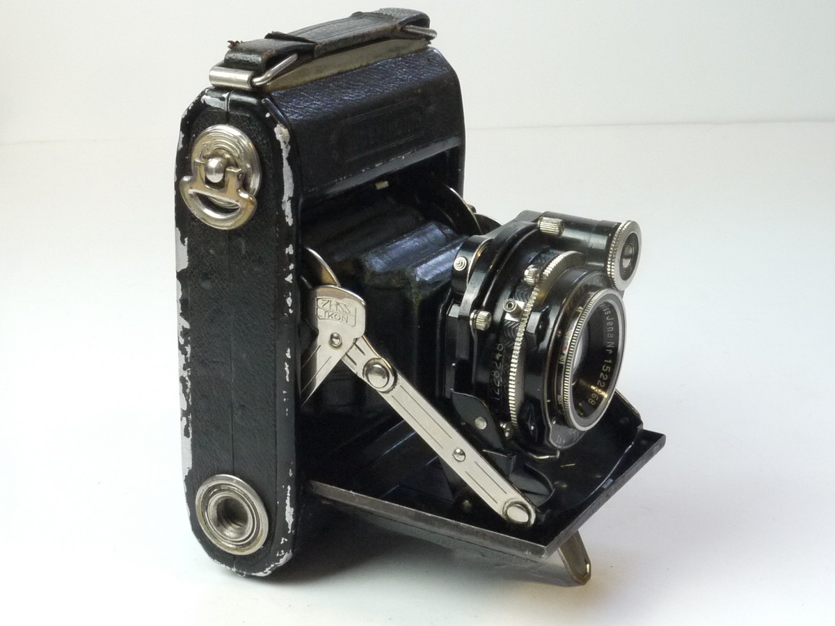 mwclassiccameras-20250502-194 Super Ikonta 530 6x4.5 folding coupled rangefinder camera with 7cm f3.5 Tessar uncoated lens in Compur shutter