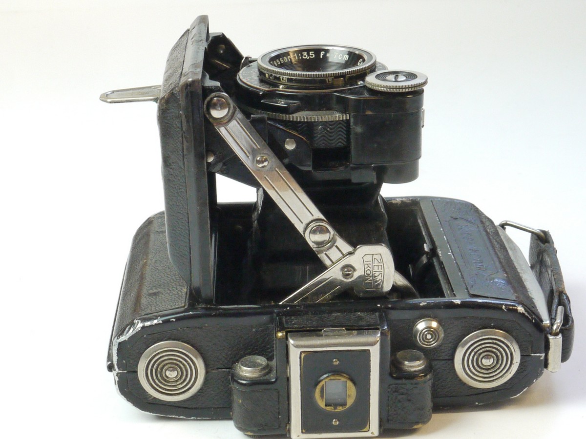 mwclassiccameras-20250502-196 Super Ikonta 530 6x4.5 folding coupled rangefinder camera with 7cm f3.5 Tessar uncoated lens in Compur shutter