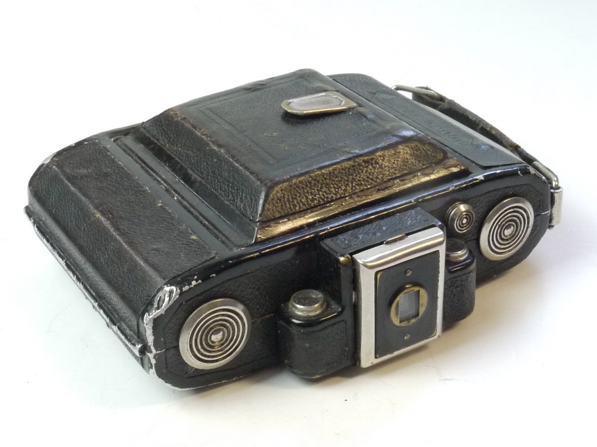 mwclassiccameras-20250502-197 Super Ikonta 530 6x4.5 folding coupled rangefinder camera with 7cm f3.5 Tessar uncoated lens in Compur shutter