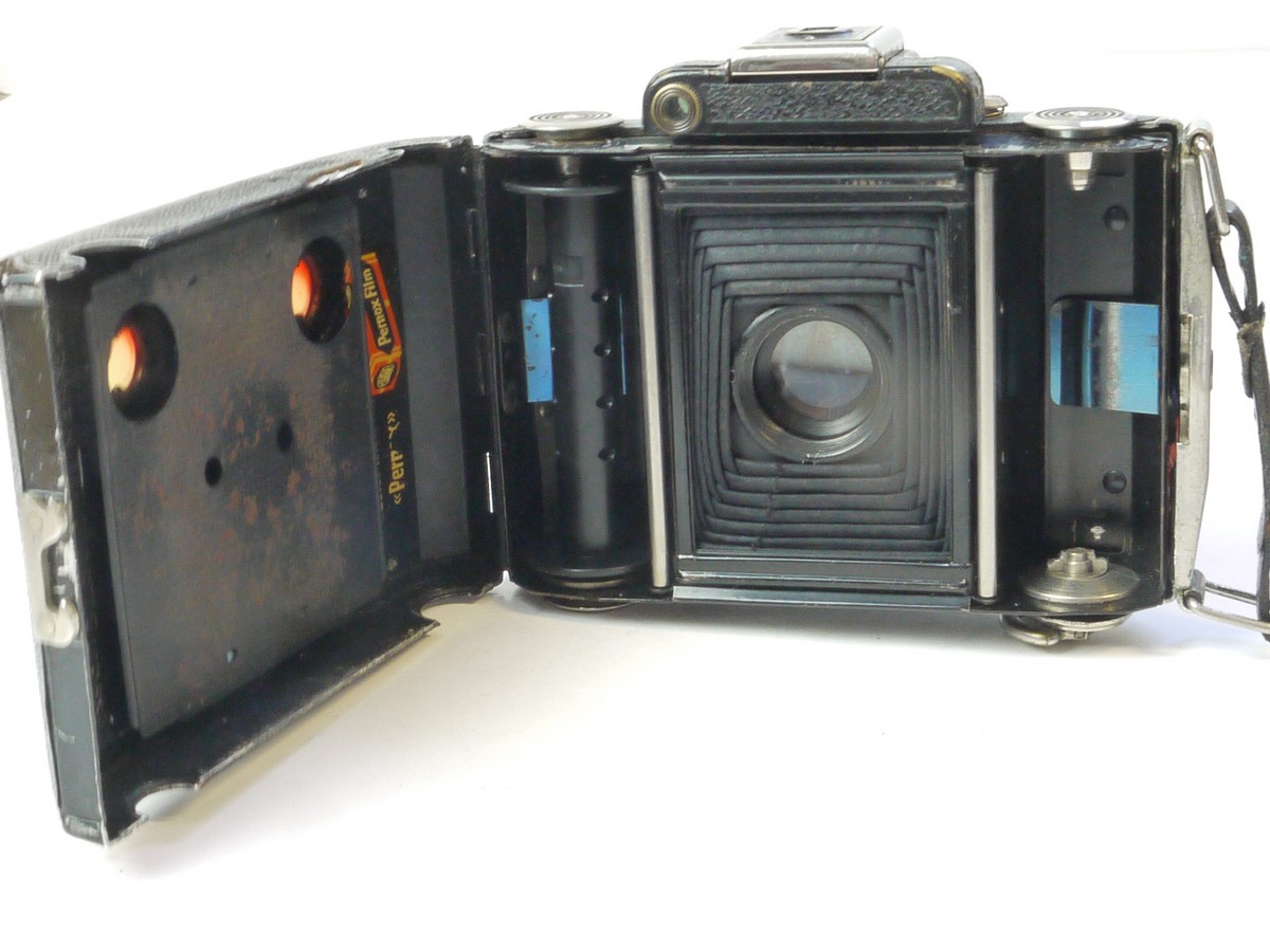 mwclassiccameras-20250502-198 Super Ikonta 530 6x4.5 folding coupled rangefinder camera with 7cm f3.5 Tessar uncoated lens in Compur shutter
