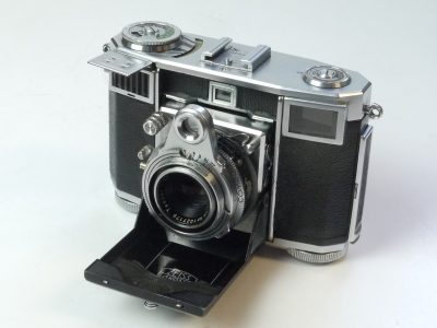 Zeiss Ikon Contessa 35 533/24 35mm folding selenium metered coupled rangefinder camera with 45mm f2.8 Tessar coated lens in Synchro compur shutter