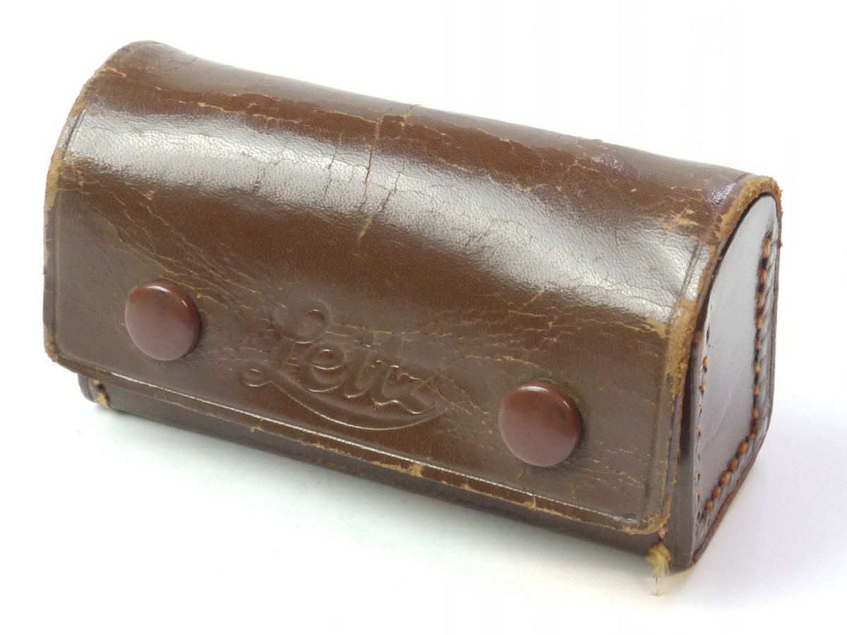mwclassiccameras-20250502-258 Leitz Brown leather case for finder (Right-angle finder or short rangefinder) 79 x 29 x 39mm