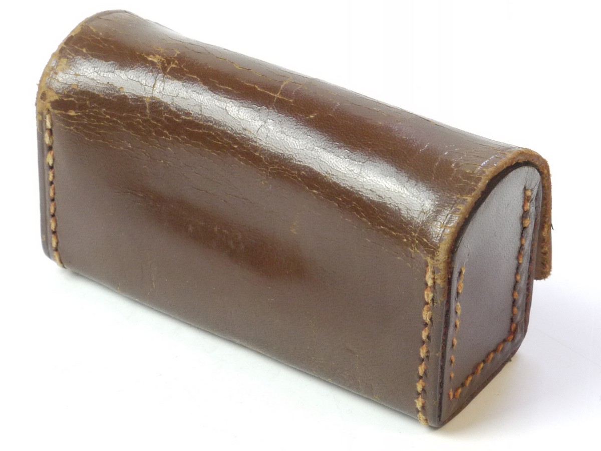 mwclassiccameras-20250502-260 Leitz Brown leather case for finder (Right-angle finder or short rangefinder) 79 x 29 x 39mm