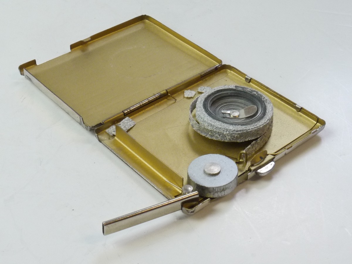 mwclassiccameras-20250502-265 Boehm's Sonne in der Westentasche Early Flash Holder with ribbon + makers paper wallet case
