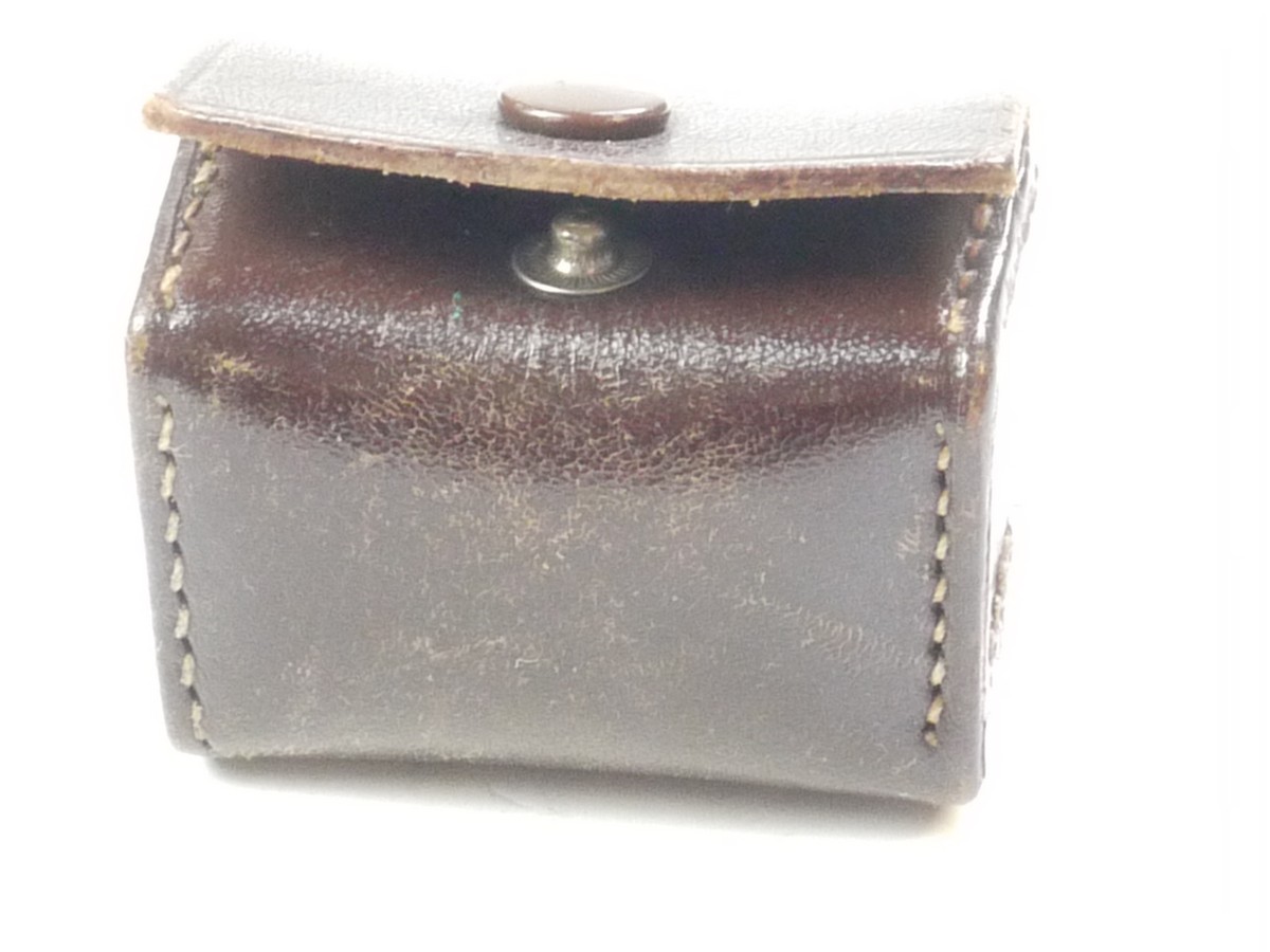 mwclassiccameras-20250502-302 Leitz Brown leather case for the Leitz 21/28/35mm Optical Bright-line shoe finders