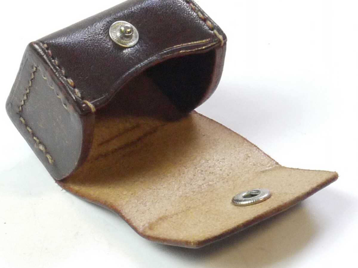 mwclassiccameras-20250502-303 Leitz Brown leather case for the Leitz 21/28/35mm Optical Bright-line shoe finders