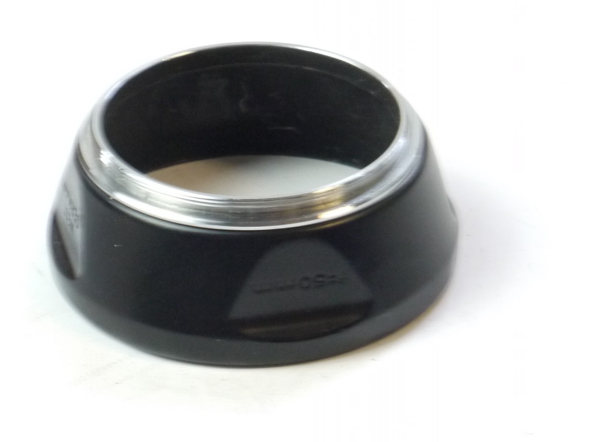 mwclassiccameras-20250502-329 Voigtlander 40.5mm screw-in black metal lens hood (310/41), for 50mm Standard lens