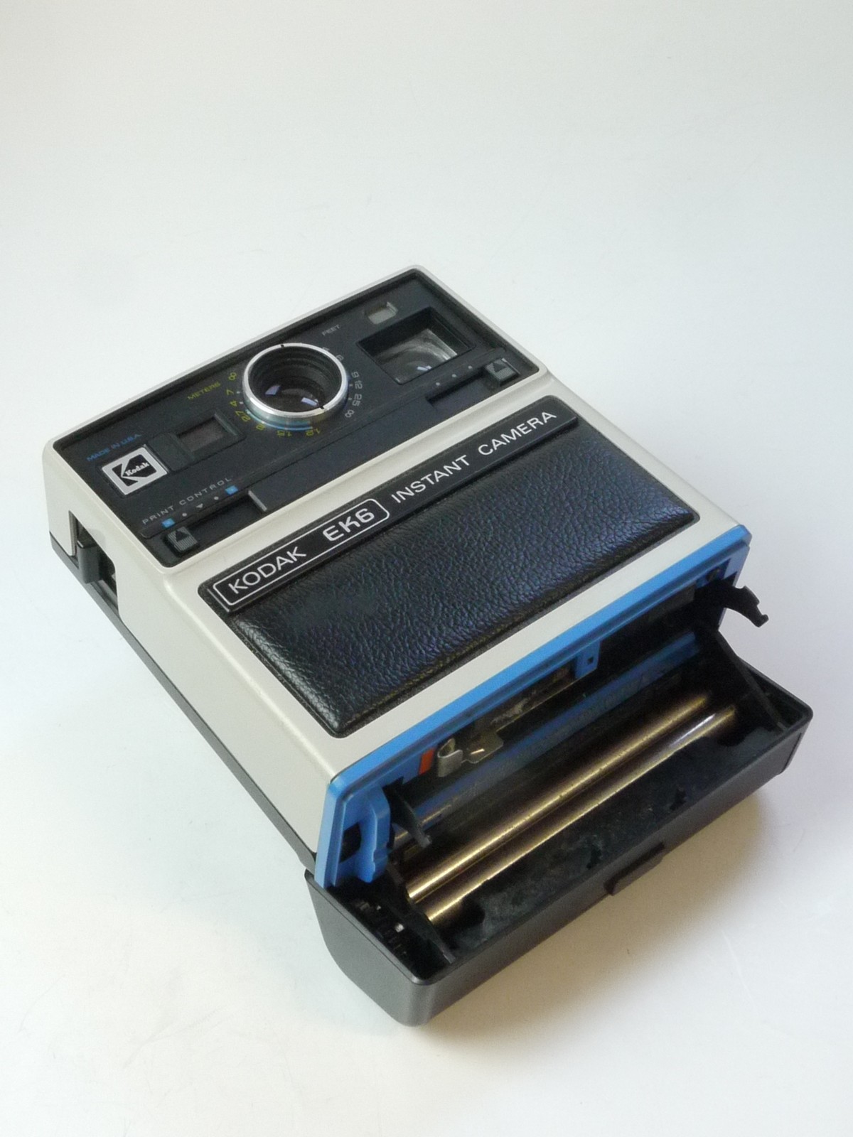 mwclassiccameras-20250502-91 Kodak EK6 Instant Camera, using PR10 Instant Print Film. With Kodak Presentation Box