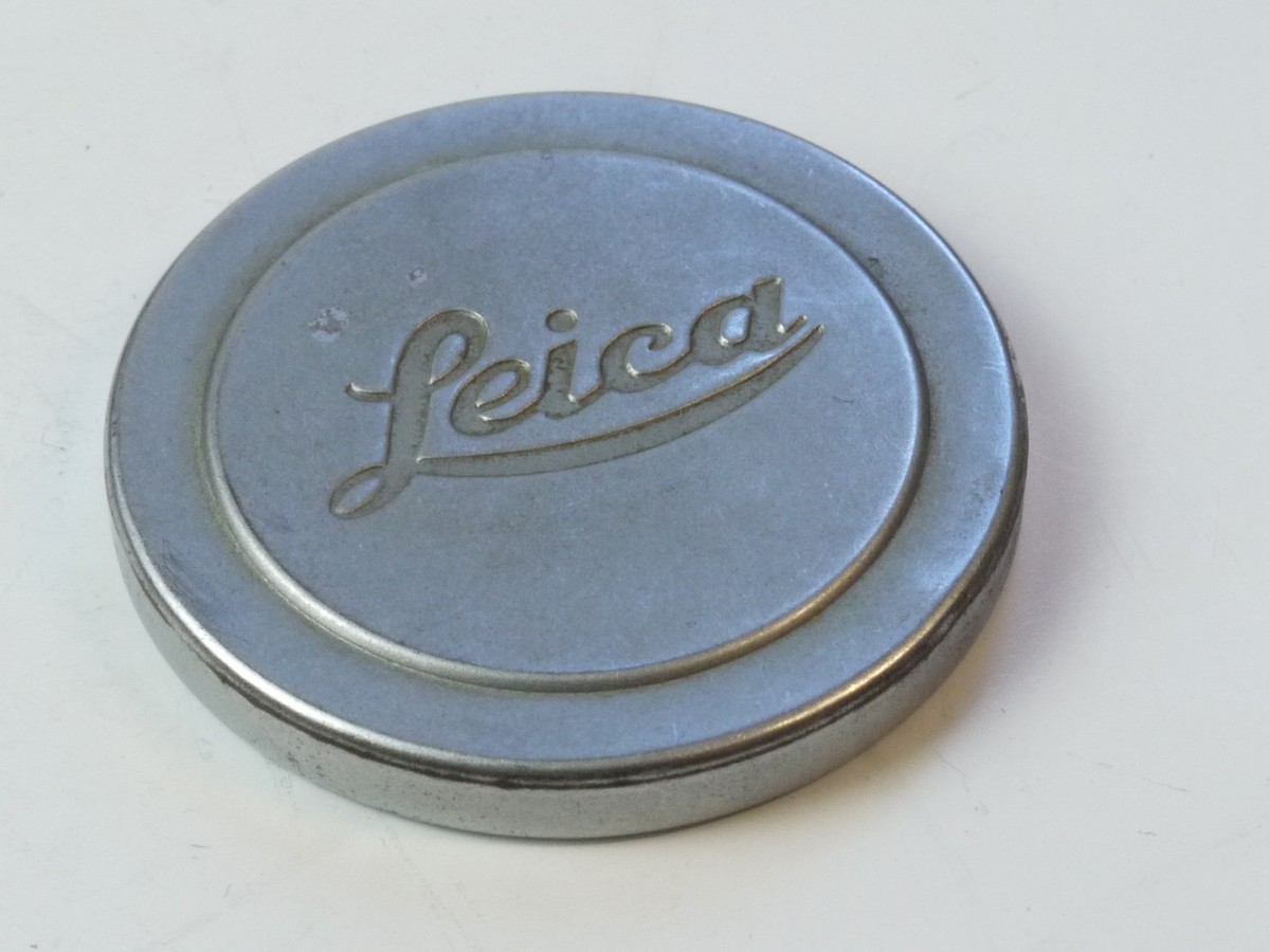 mwclassiccameras-20250509-58 Leica Original 42mm Push-On chrome front lens cap (suitable for 50mm Summitar & Summicron Collaspsible Lenses). Shallow type with slightly raised centre & with Red felt inlay