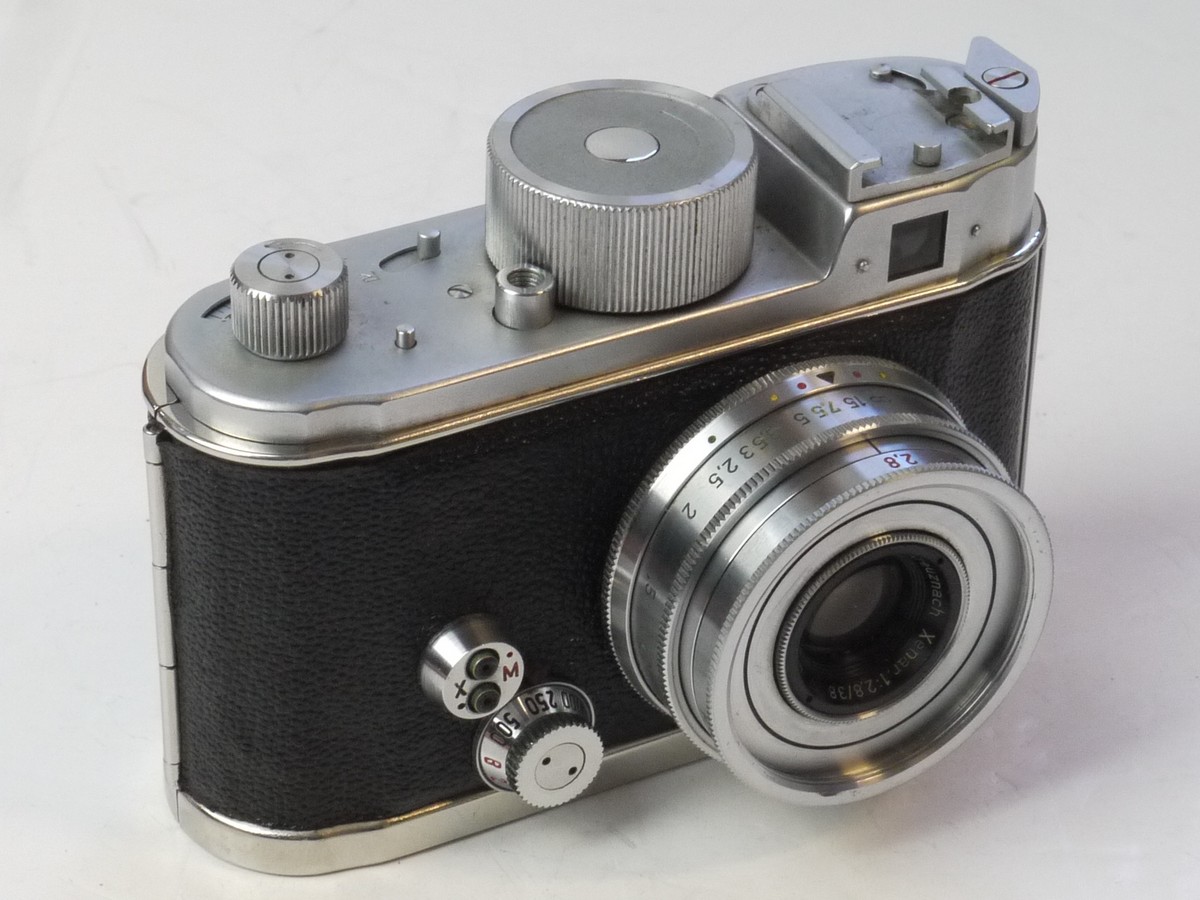 mwclassiccameras-20250516-87 Robot II 35mm (24x24) Sring Motorised camera with built-in Right-angle finder + Schneider 38mm f2.8 Xenar C mount lens & 1 receiving cassette
