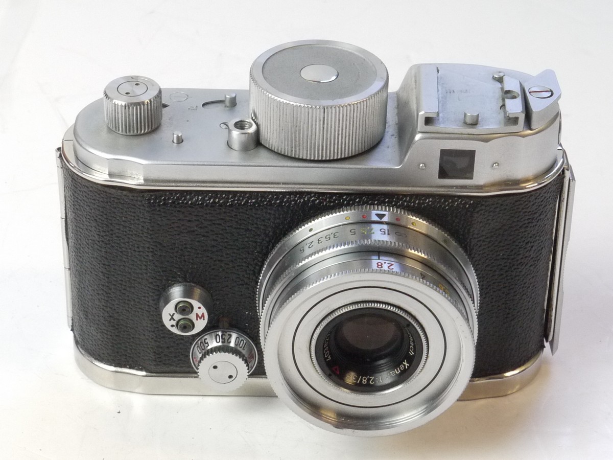 mwclassiccameras-20250516-88 Robot II 35mm (24x24) Sring Motorised camera with built-in Right-angle finder + Schneider 38mm f2.8 Xenar C mount lens & 1 receiving cassette