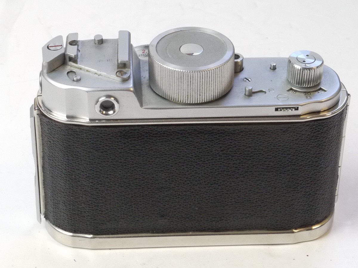 mwclassiccameras-20250516-89 Robot II 35mm (24x24) Sring Motorised camera with built-in Right-angle finder + Schneider 38mm f2.8 Xenar C mount lens & 1 receiving cassette