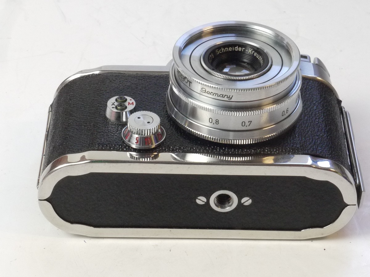 mwclassiccameras-20250516-91 Robot II 35mm (24x24) Sring Motorised camera with built-in Right-angle finder + Schneider 38mm f2.8 Xenar C mount lens & 1 receiving cassette