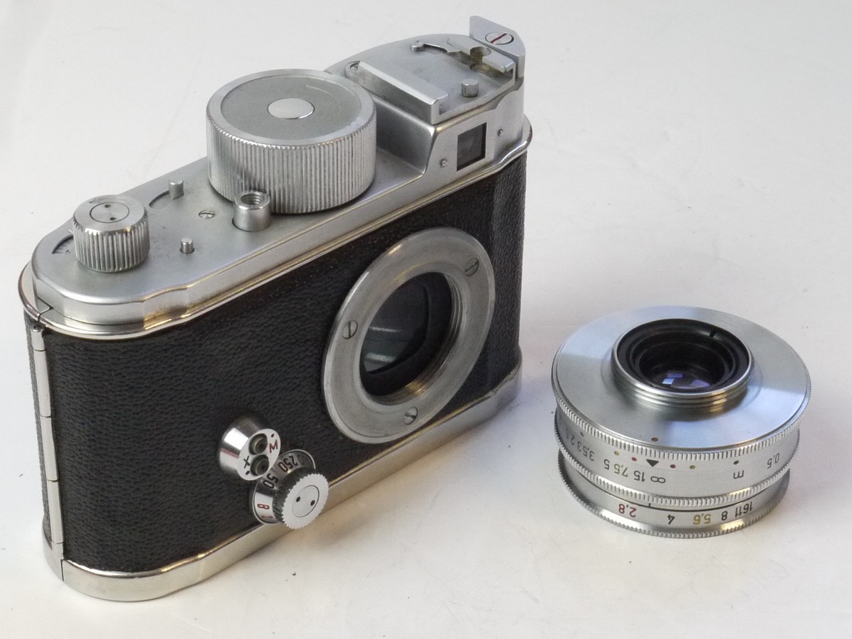 mwclassiccameras-20250516-92 Robot II 35mm (24x24) Sring Motorised camera with built-in Right-angle finder + Schneider 38mm f2.8 Xenar C mount lens & 1 receiving cassette