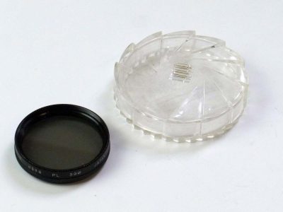 Hoya 39mm screw-in Polarising filter + makers keeper case
