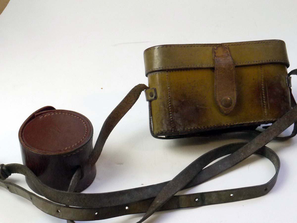 mwclassiccameras-20250530-54 Unbranded Tan Brown leather ER case & strap, with lens case, for Leica L39 cameras. Large Tripod mount
